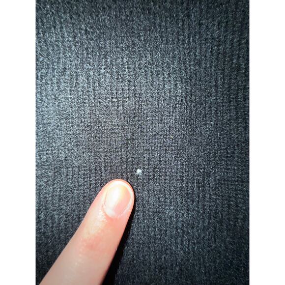 John Ashford Men's Black Cashmere V-Neck Sweater Size XL *Small Hole - Picture 3 of 4